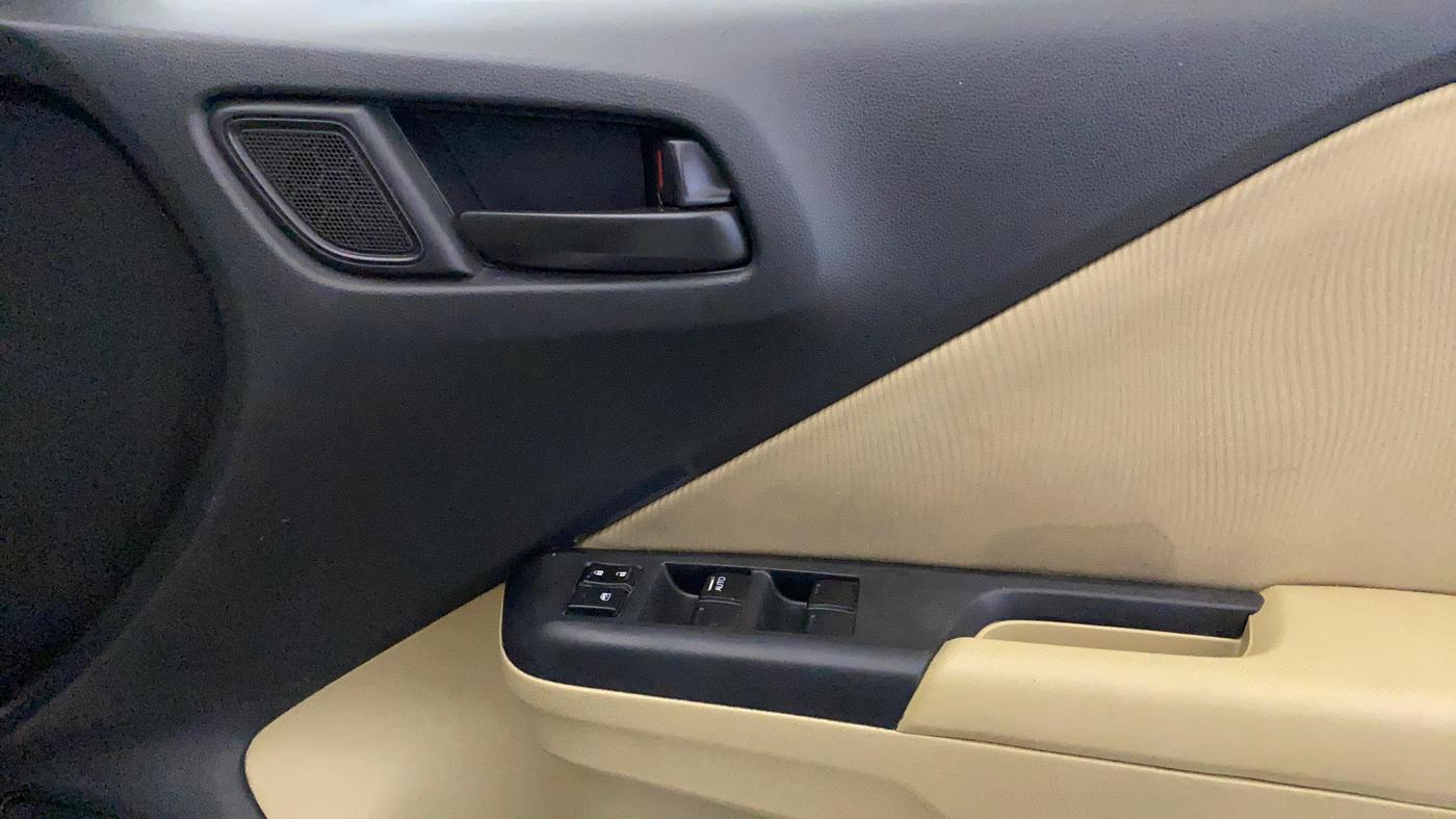 2015 Honda City 1.5L I-VTEC SV, Petrol, Manual, 1,04,318 km, Driver Side Door Panels Control
