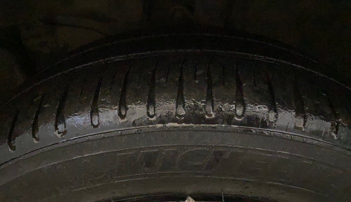 2015 Honda City 1.5L I-VTEC SV, Petrol, Manual, 1,03,783 km, Left Front Tyre Tread