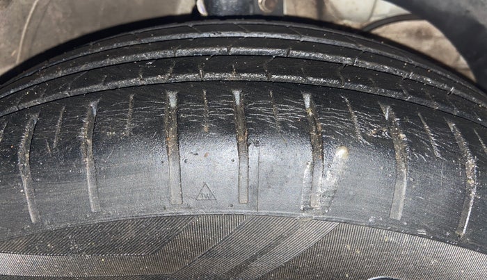 2020 Maruti Swift ZXI AMT, Petrol, Automatic, 33,817 km, Right Front Tyre Tread