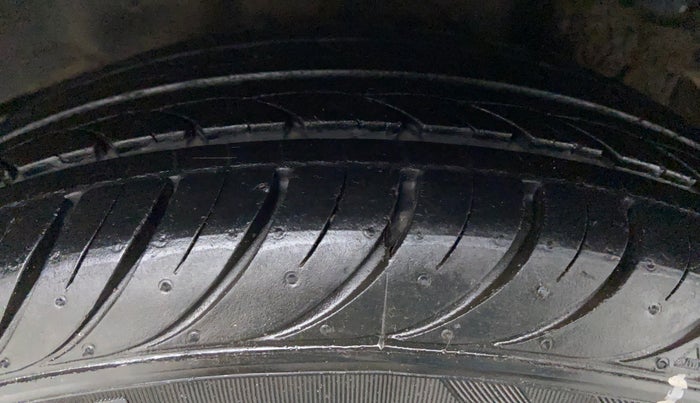 2015 Hyundai Eon MAGNA PLUS, Petrol, Manual, 47,892 km, Left Rear Tyre Tread