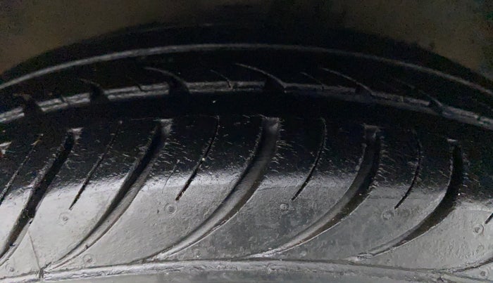 2015 Hyundai Eon MAGNA PLUS, Petrol, Manual, 47,892 km, Right Front Tyre Tread