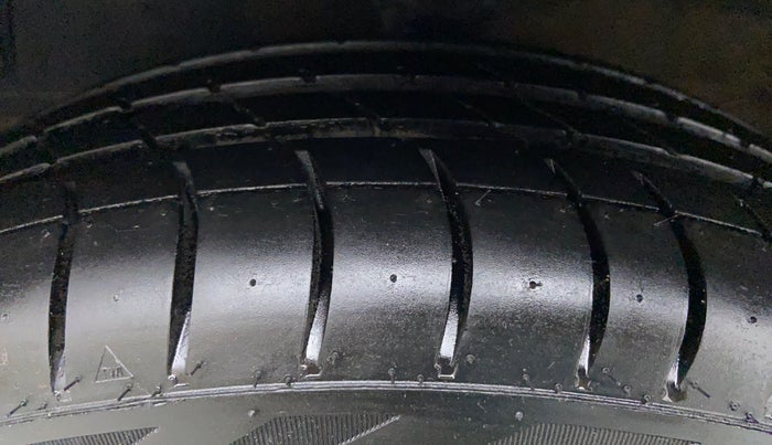 2015 Hyundai Eon MAGNA PLUS, Petrol, Manual, 47,892 km, Left Front Tyre Tread