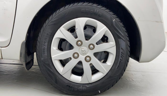 2015 Hyundai Eon MAGNA PLUS, Petrol, Manual, 47,892 km, Right Front Wheel