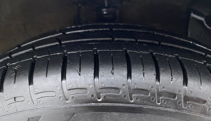 2017 Hyundai Grand i10 SPORTZ (O) 1.2 AT VTVT, Petrol, Automatic, 55,549 km, Right Front Tyre Tread