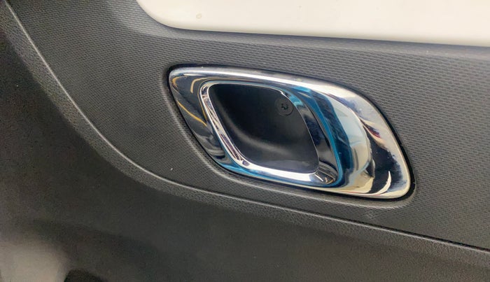 2022 Renault Kwid CLIMBER AMT 1.0, Petrol, Automatic, 17,975 km, Driver Side Door Panels Control