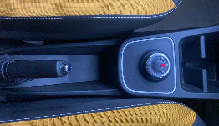 2022 Renault Kwid CLIMBER AMT 1.0, Petrol, Automatic, 17,975 km, Gear Lever