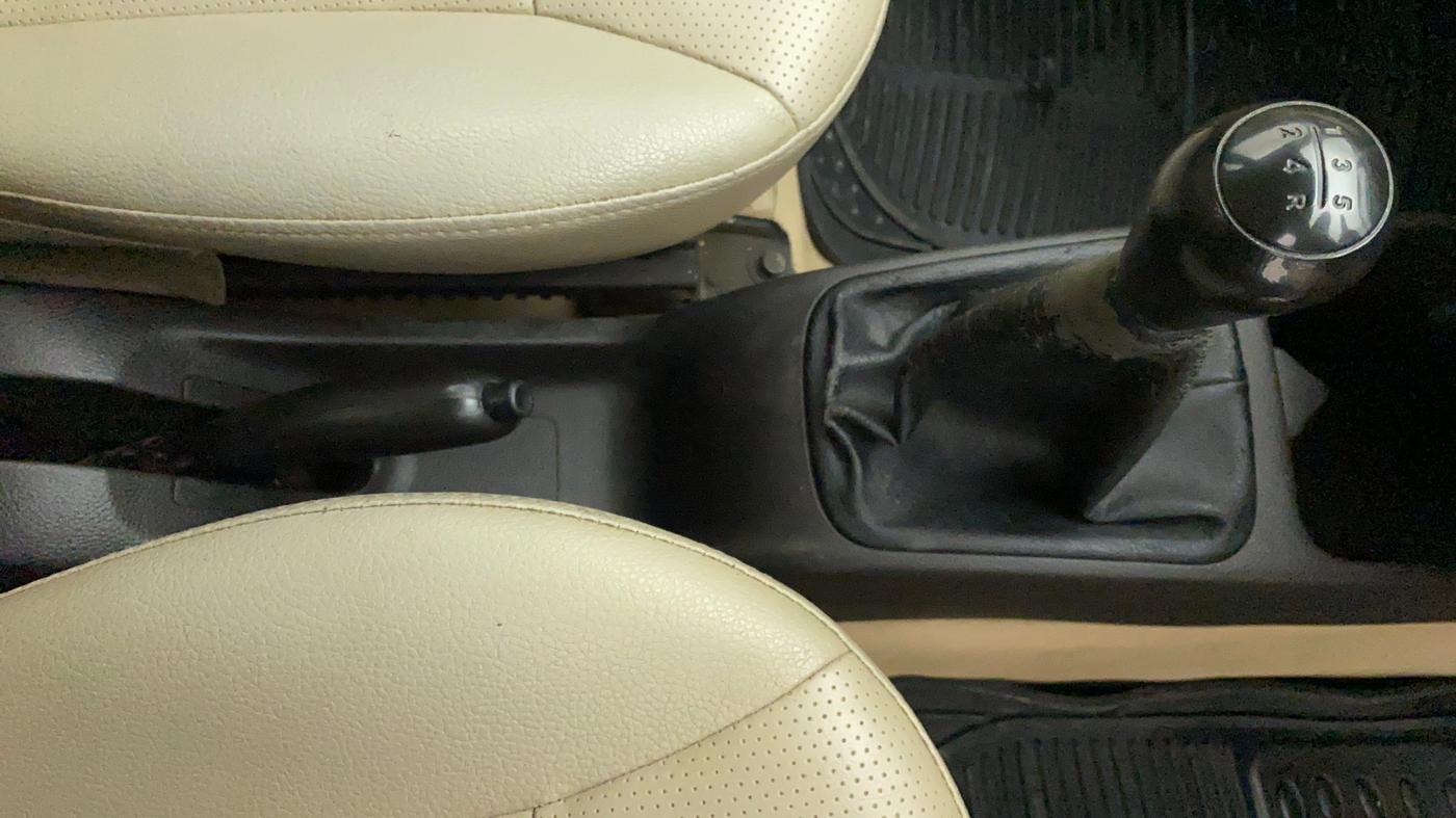 2018 Hyundai Eon ERA +, Petrol, Manual, 77,370 km, Gear Lever