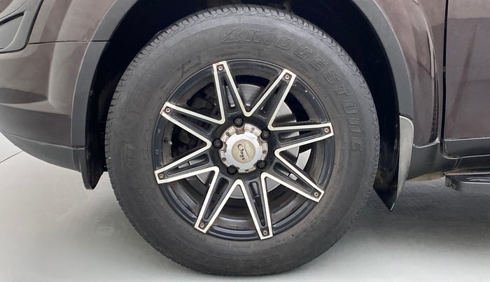 2016 Mahindra XUV500 W6 AT, Diesel, Automatic, 89,783 km, Left Front Wheel