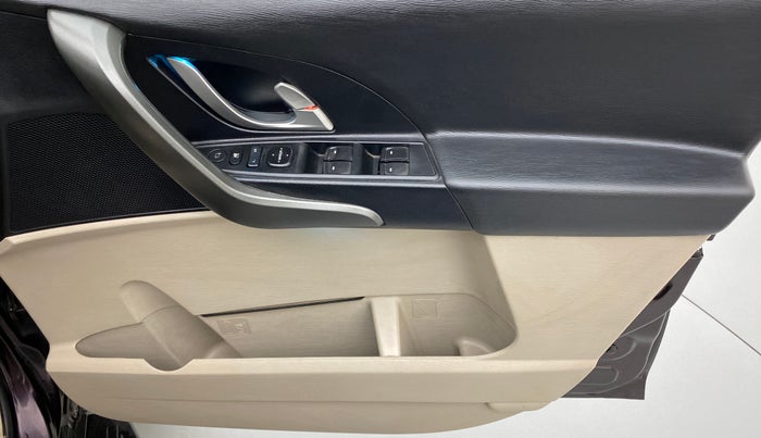 2016 Mahindra XUV500 W6 AT, Diesel, Automatic, 89,783 km, Driver Side Door Panels Control