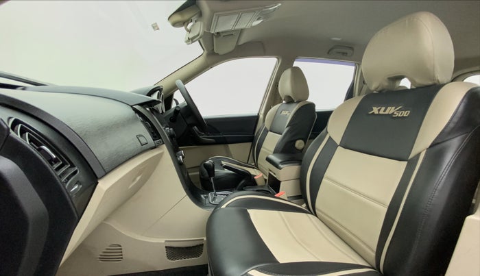 2016 Mahindra XUV500 W6 AT, Diesel, Automatic, 89,783 km, Right Side Front Door Cabin