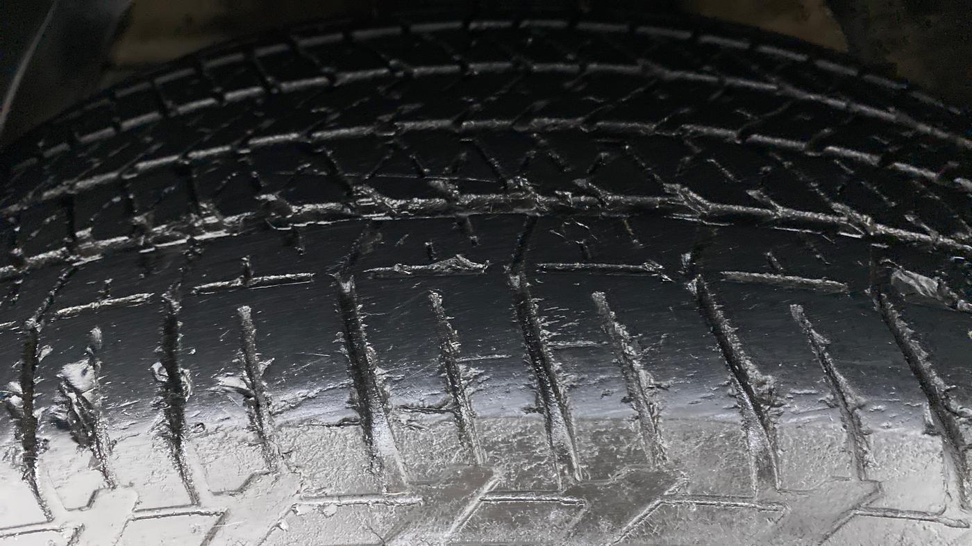 2016 Mahindra XUV500 W6 AT, Diesel, Automatic, 89,783 km, Left Front Tyre Tread