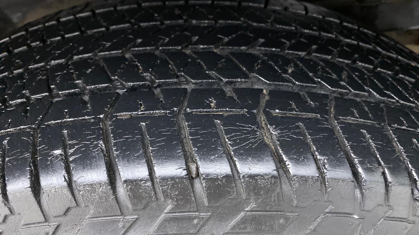 2016 Mahindra XUV500 W6 AT, Diesel, Automatic, 89,783 km, Right Rear Tyre Tread