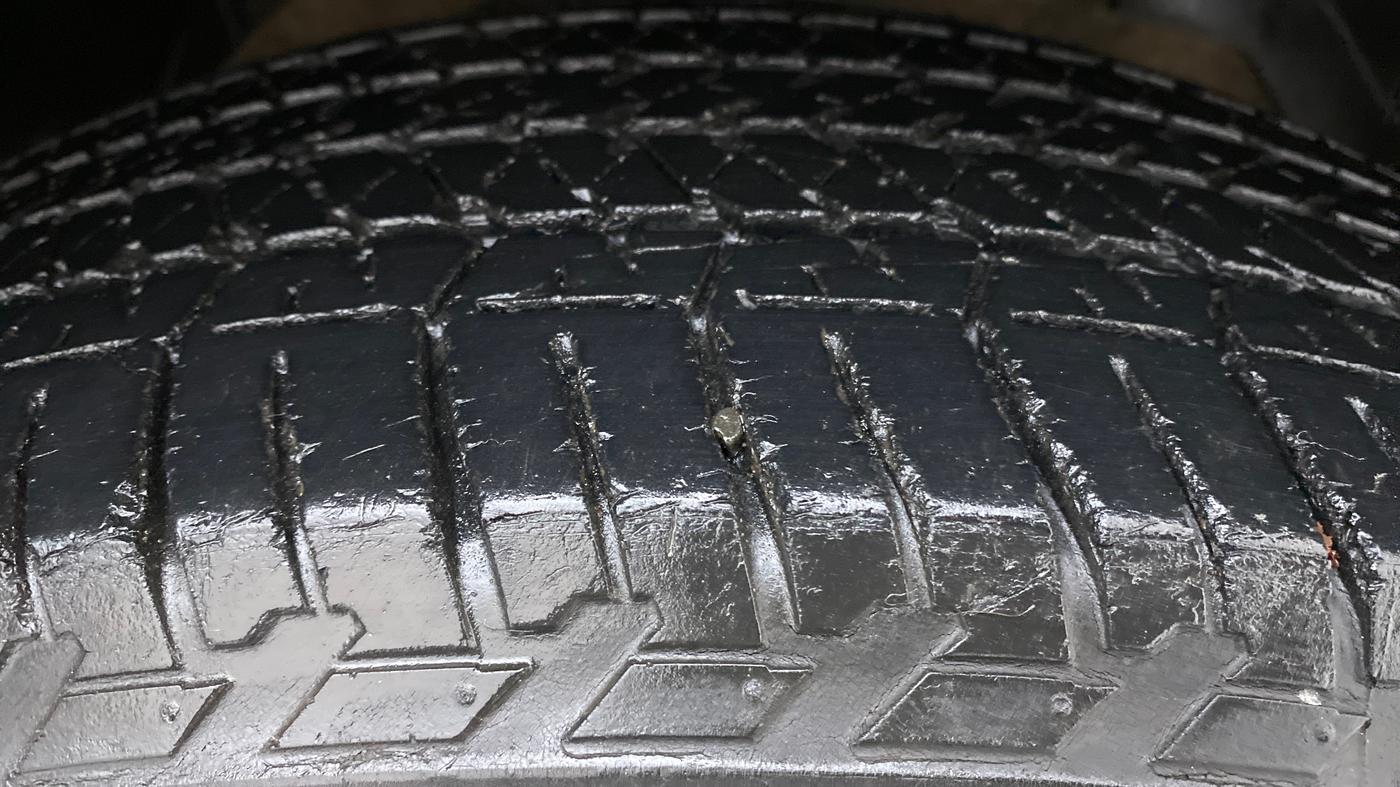2016 Mahindra XUV500 W6 AT, Diesel, Automatic, 89,783 km, Right Front Tyre Tread