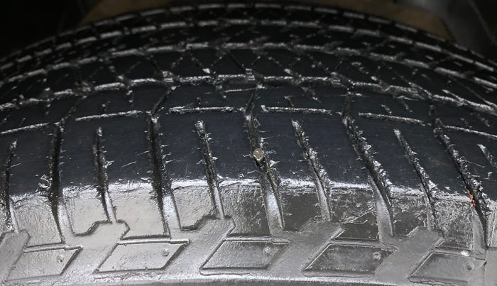 2016 Mahindra XUV500 W6 AT, Diesel, Automatic, 89,783 km, Right Front Tyre Tread