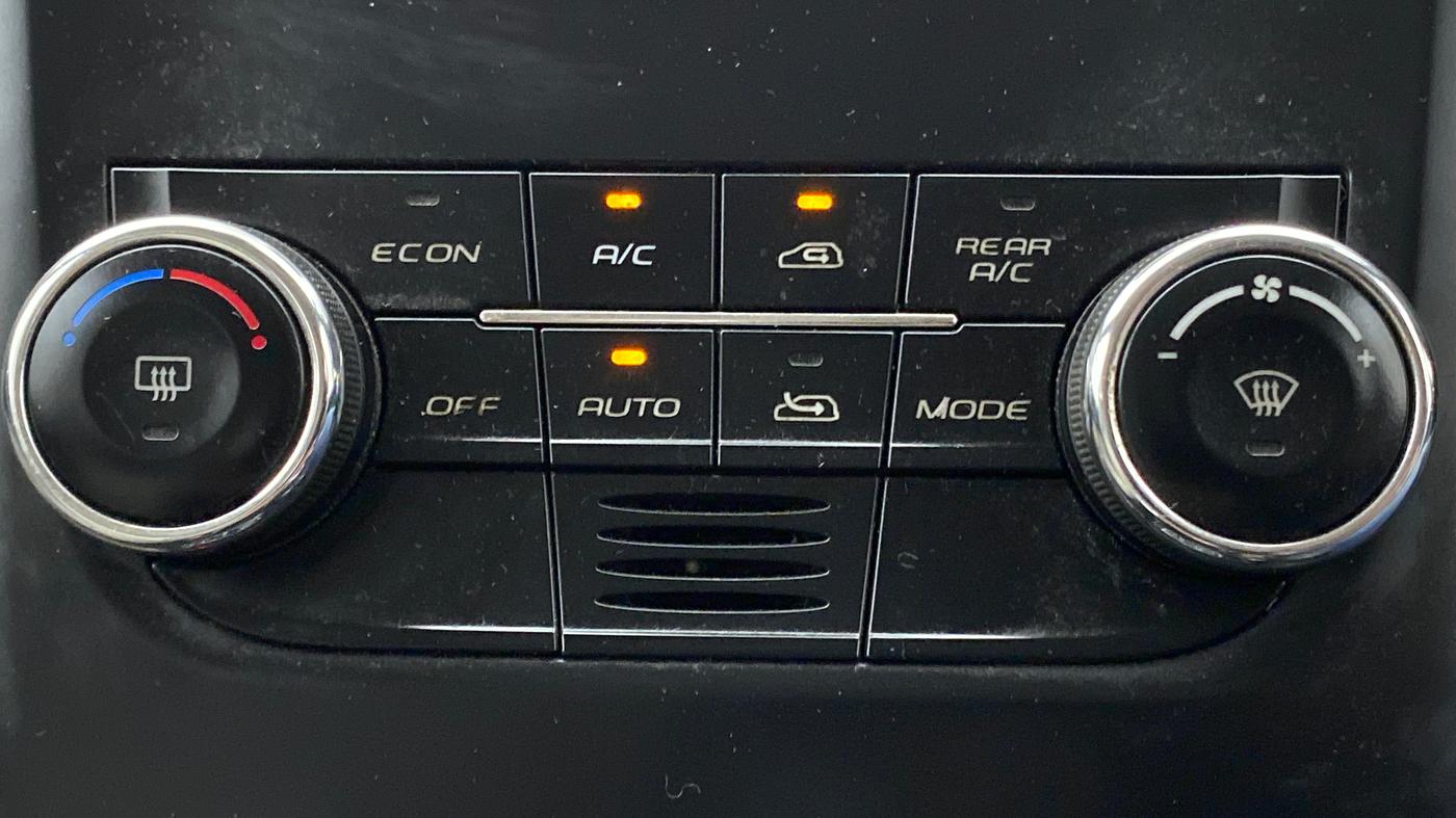 2016 Mahindra XUV500 W6 AT, Diesel, Automatic, 89,783 km, Automatic Climate Control