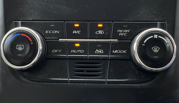 2016 Mahindra XUV500 W6 AT, Diesel, Automatic, 89,783 km, Automatic Climate Control
