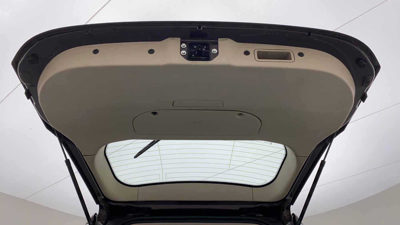 2016 Mahindra XUV500 W6 AT, Diesel, Automatic, 89,783 km, Boot Door Open