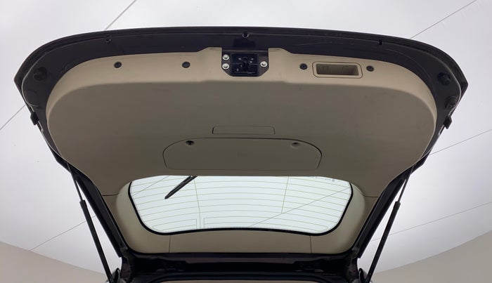 2016 Mahindra XUV500 W6 AT, Diesel, Automatic, 89,783 km, Boot Door Open