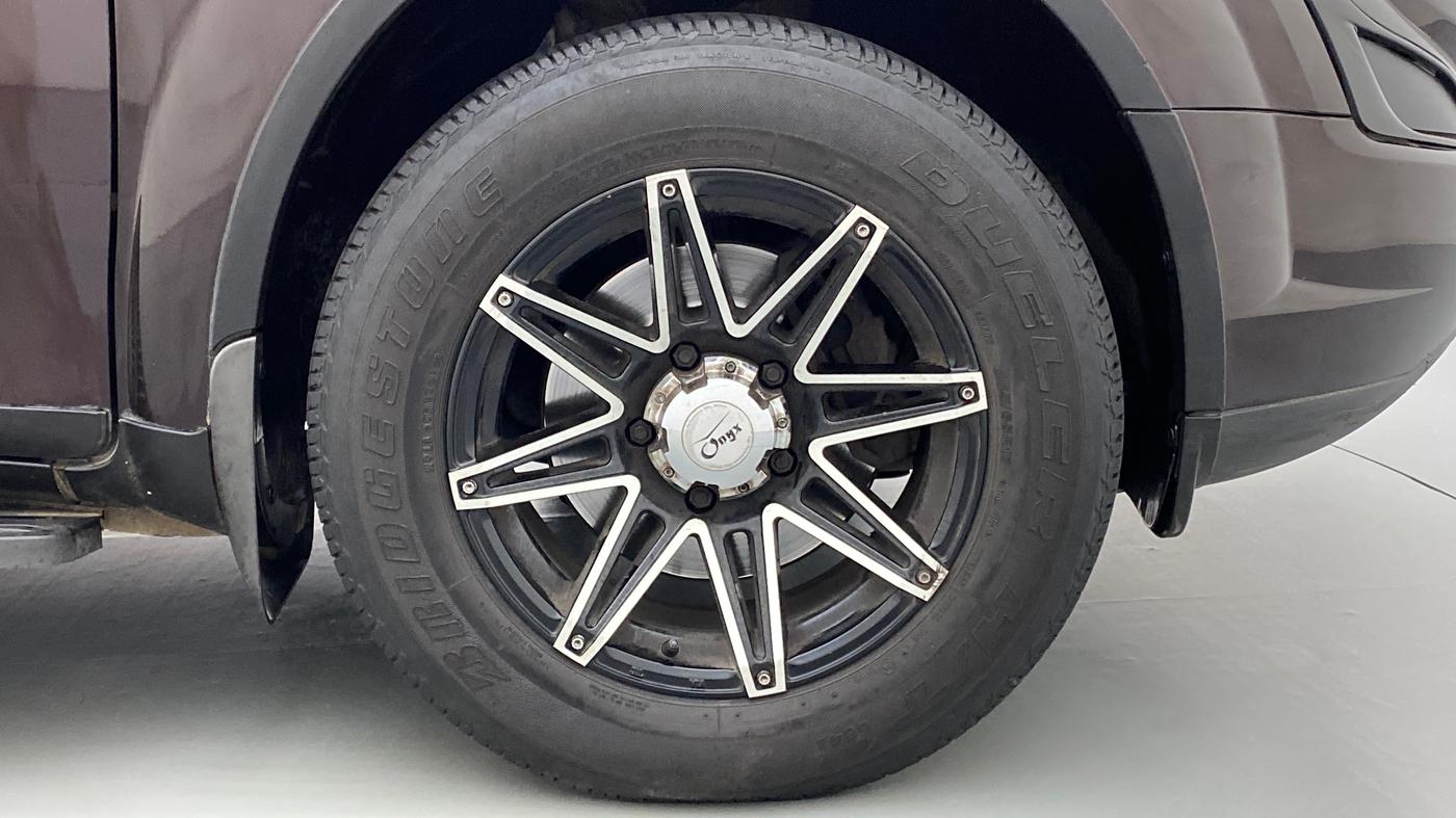 2016 Mahindra XUV500 W6 AT, Diesel, Automatic, 89,783 km, Right Front Wheel
