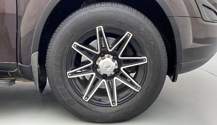 2016 Mahindra XUV500 W6 AT, Diesel, Automatic, 89,783 km, Right Front Wheel