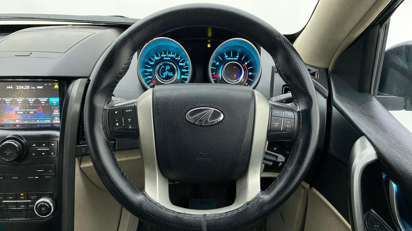 2016 Mahindra XUV500 W6 AT, Diesel, Automatic, 89,783 km, Steering Wheel Close Up