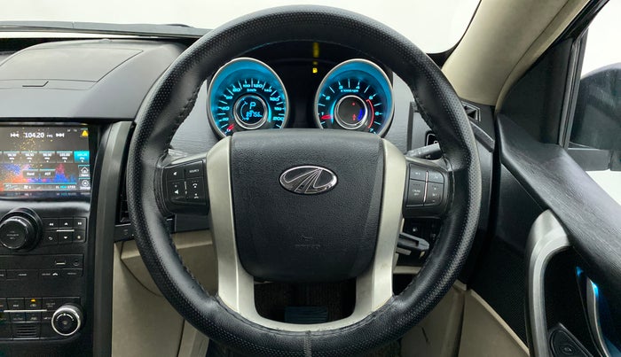 2016 Mahindra XUV500 W6 AT, Diesel, Automatic, 89,783 km, Steering Wheel Close Up