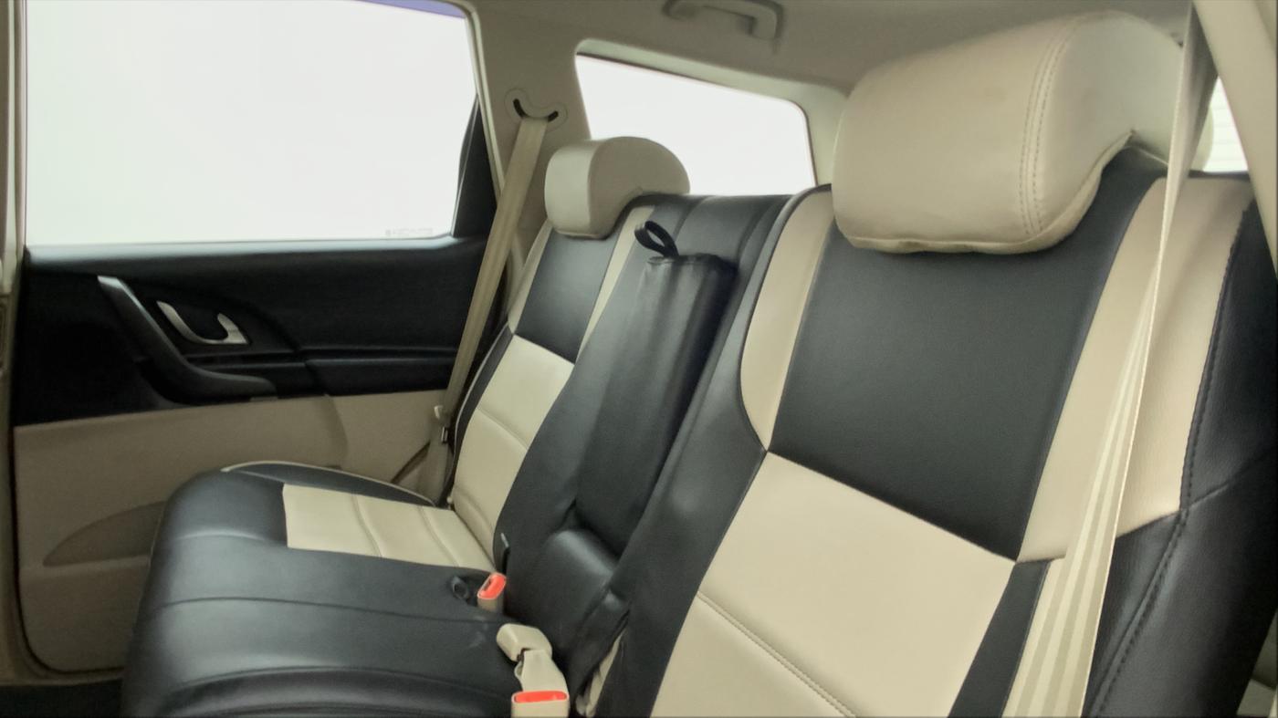 2016 Mahindra XUV500 W6 AT, Diesel, Automatic, 89,783 km, Right Side Rear Door Cabin