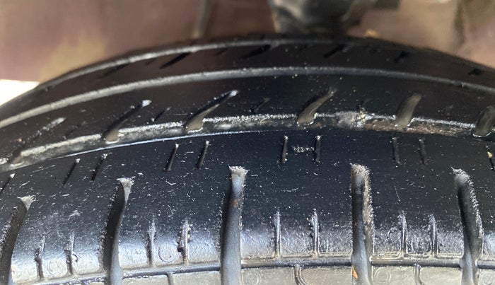 2014 Hyundai i10 MAGNA 1.1, Petrol, Manual, 75,689 km, Left Front Tyre Tread