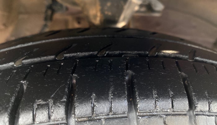 2014 Hyundai i10 MAGNA 1.1, Petrol, Manual, 75,689 km, Right Front Tyre Tread