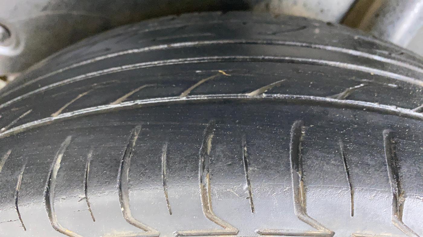 2011 Maruti Swift ZXI D, Petrol, Manual, 79,489 km, Left Rear Tyre Tread