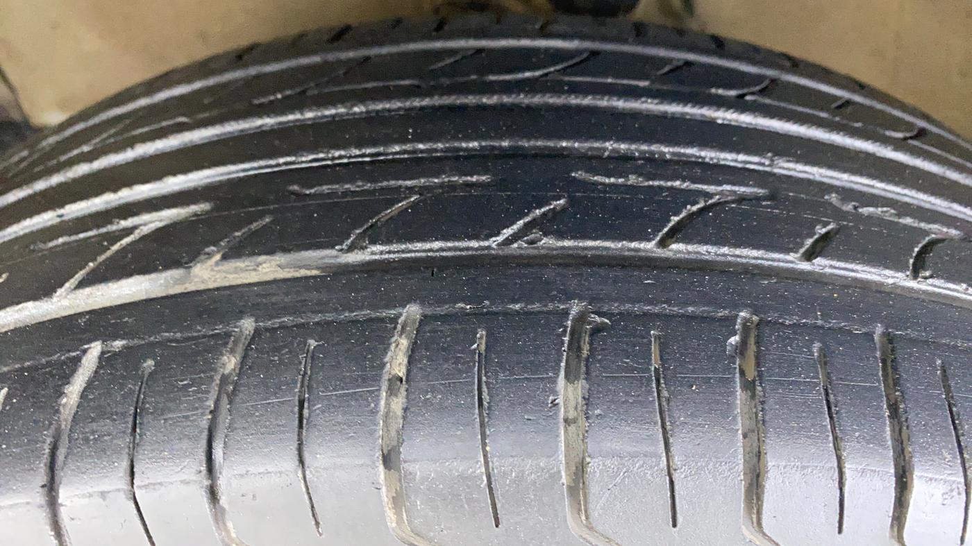 2011 Maruti Swift ZXI D, Petrol, Manual, 79,489 km, Left Front Tyre Tread