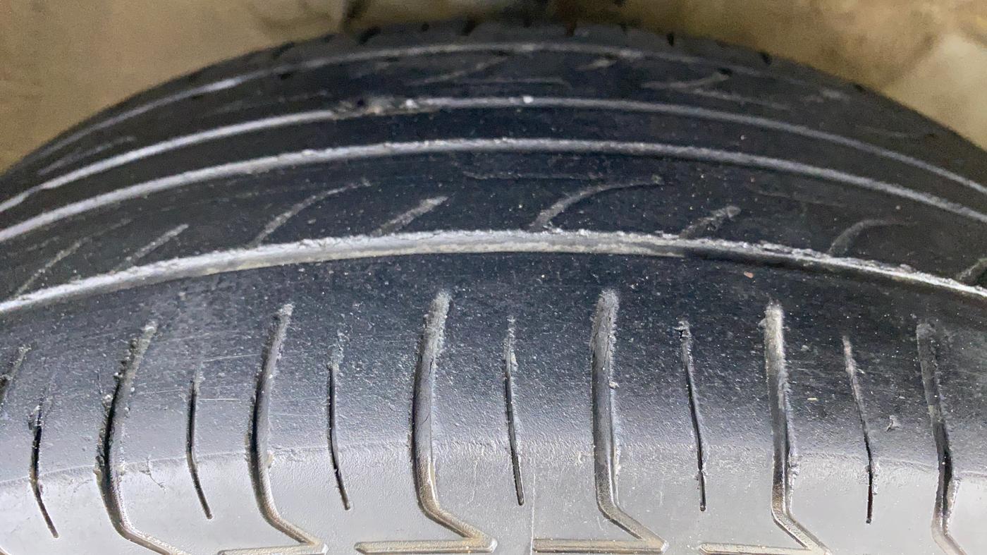 2011 Maruti Swift ZXI D, Petrol, Manual, 79,489 km, Right Front Tyre Tread