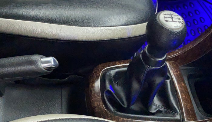 2017 Maruti Swift VXI, Petrol, Manual, 37,402 km, Gear Lever