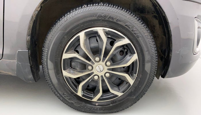 2017 Maruti Swift VXI, Petrol, Manual, 37,402 km, Right Front Wheel