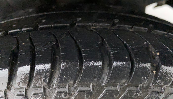 2017 Maruti Swift VXI, Petrol, Manual, 37,402 km, Left Rear Tyre Tread