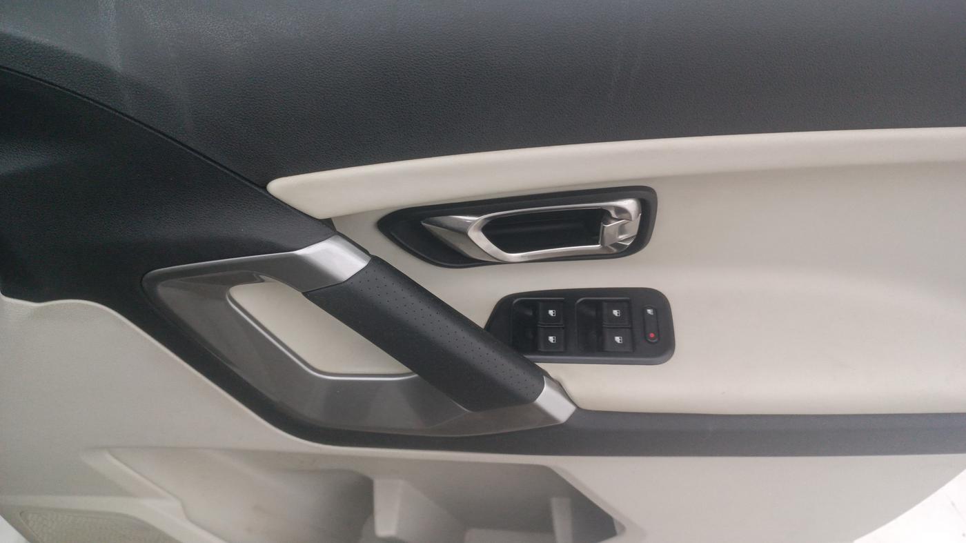 2021 Tata Safari XZ, Diesel, Manual, 64,094 km, Driver Side Door Panels Control