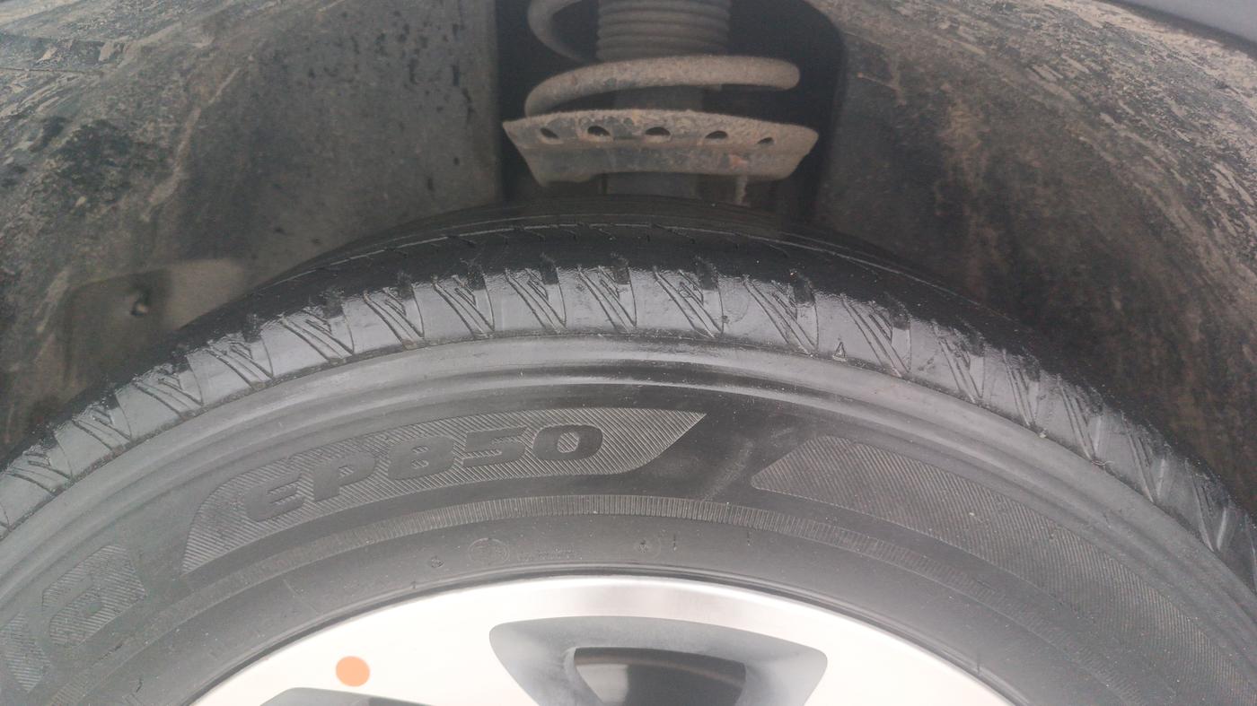 2021 Tata Safari XZ, Diesel, Manual, 64,094 km, Left Front Tyre Tread
