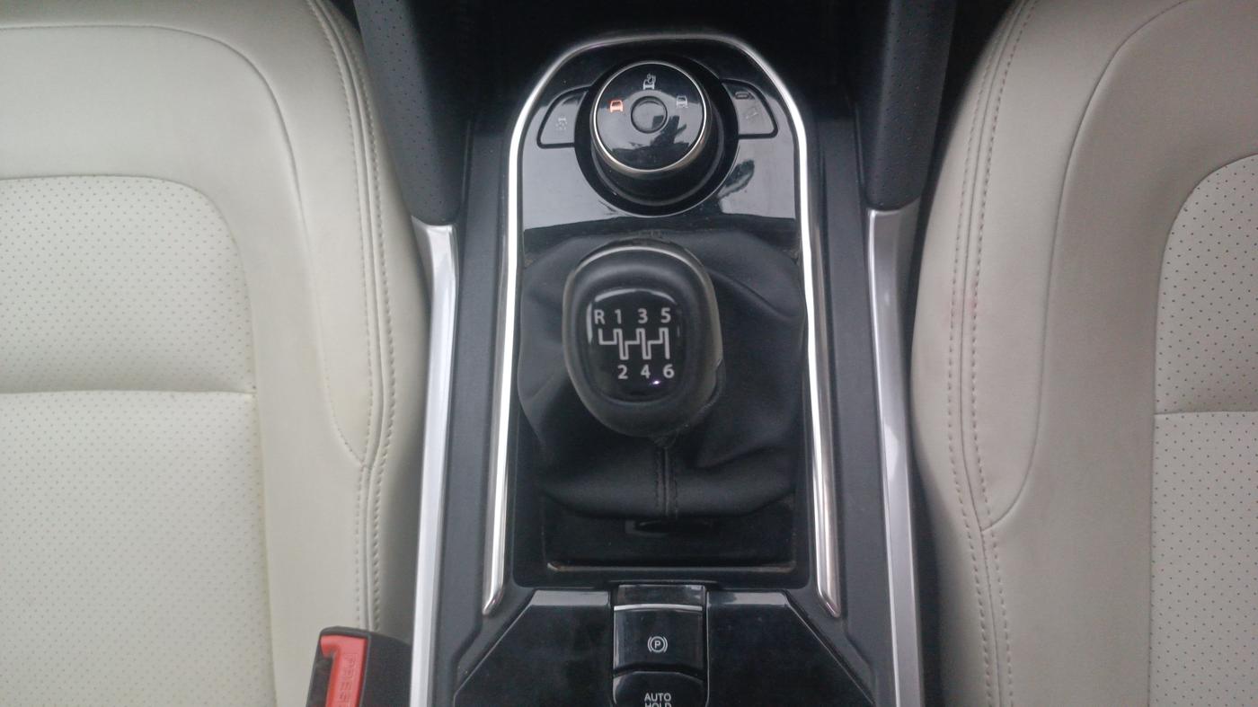 2021 Tata Safari XZ, Diesel, Manual, 64,094 km, Gear Lever