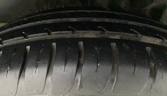 2019 Maruti Swift VXI, Petrol, Manual, 19,744 km, Left Rear Tyre Tread