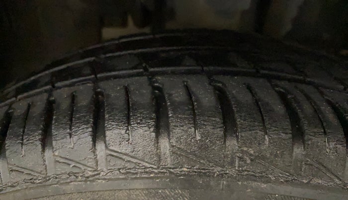 2020 Renault Kwid CLIMBER 1.0 (O), CNG, Manual, 47,062 km, Left Front Tyre Tread