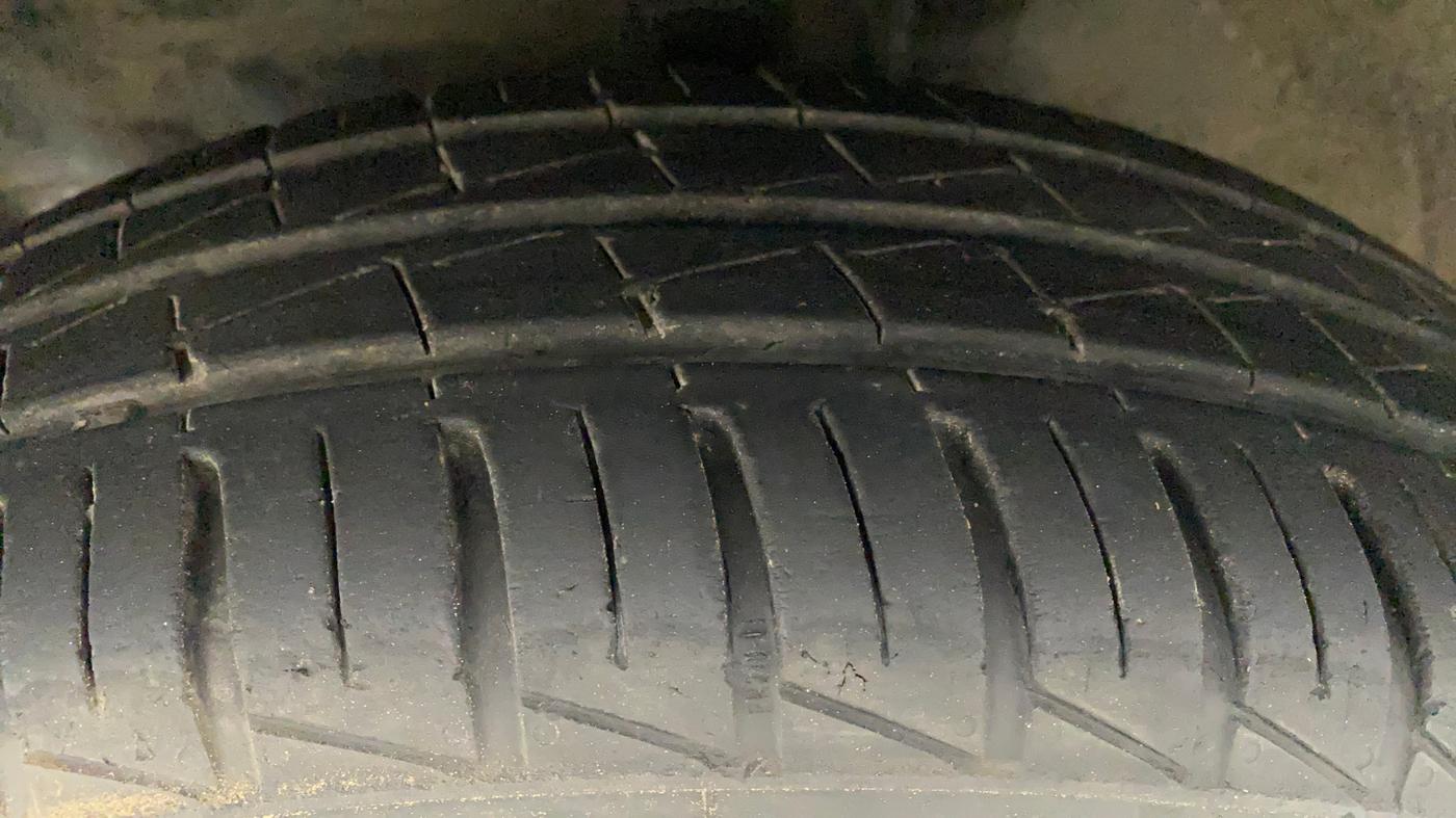 2011 Maruti Wagon R 1.0 VXI, Petrol, Manual, 92,129 km, Left Front Tyre Tread