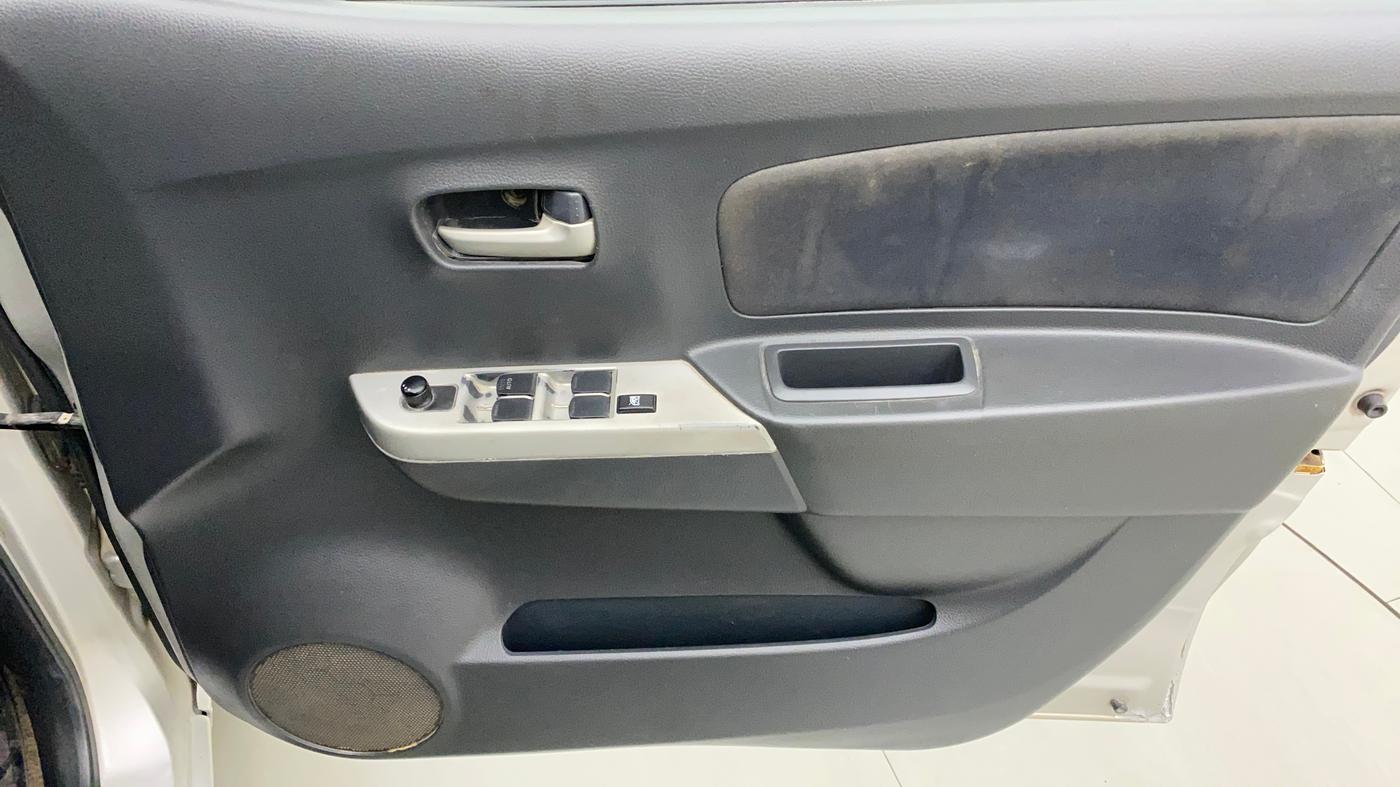 2011 Maruti Wagon R 1.0 VXI, Petrol, Manual, 92,129 km, Driver Side Door Panels Control