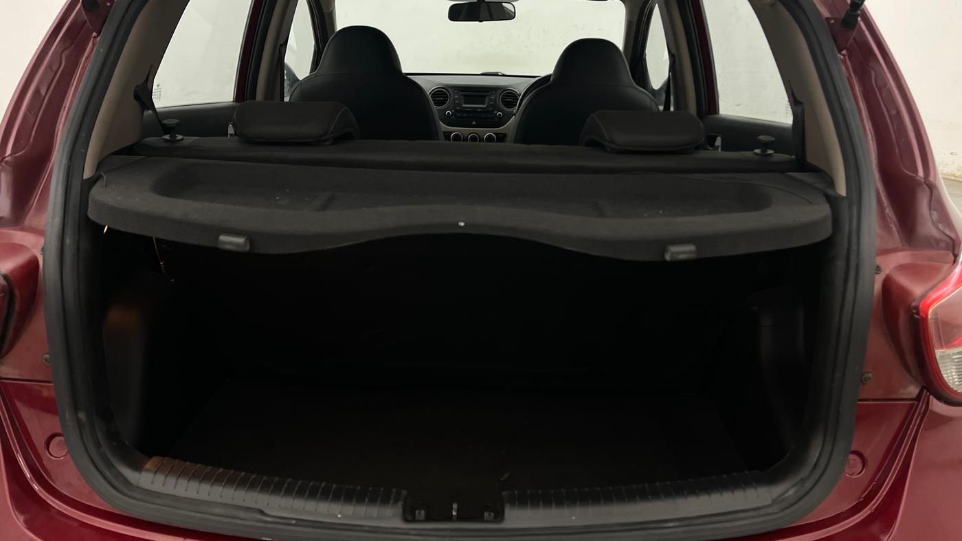2016 Hyundai Grand i10 ASTA AT 1.2 KAPPA VTVT, Petrol, Automatic, 60,647 km, Boot Inside