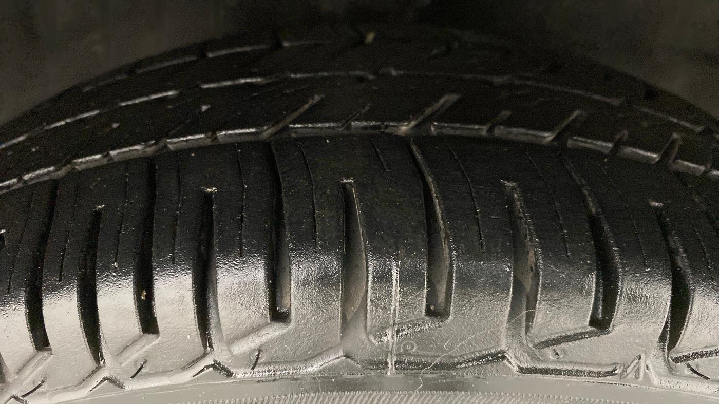 2013 Hyundai Santro Xing GLS, Petrol, Manual, 97,091 km, Right Front Tyre Tread