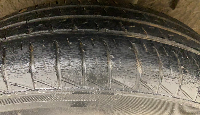 2020 Renault TRIBER RXT AMT, Petrol, Automatic, 31,686 km, Left Rear Tyre Tread