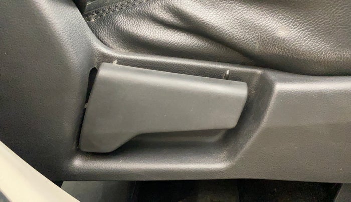 2020 Renault TRIBER RXT AMT, Petrol, Automatic, 31,686 km, Driver Side Adjustment Panel