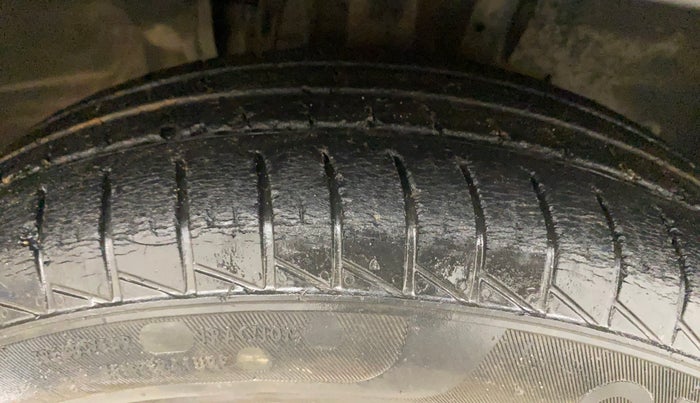 2020 Renault TRIBER RXT AMT, Petrol, Automatic, 31,686 km, Right Front Tyre Tread