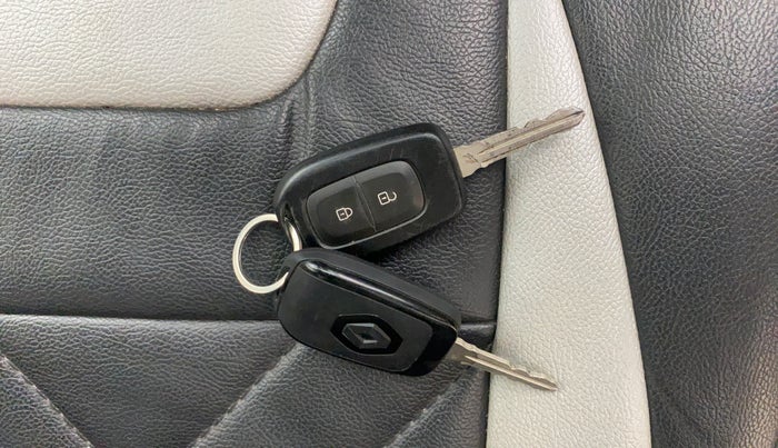 2020 Renault TRIBER RXT AMT, Petrol, Automatic, 31,686 km, Key Close Up