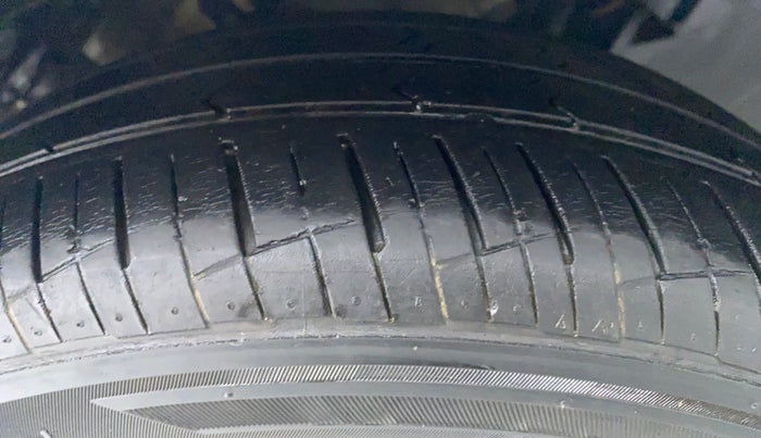 2019 Hyundai Grand i10 1.2 KAPPA SPORTZ (O), Petrol, Manual, 26,269 km, Left Front Tyre Tread