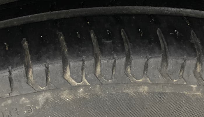 2015 Maruti Swift VXI, Petrol, Manual, 71,494 km, Right Rear Tyre Tread